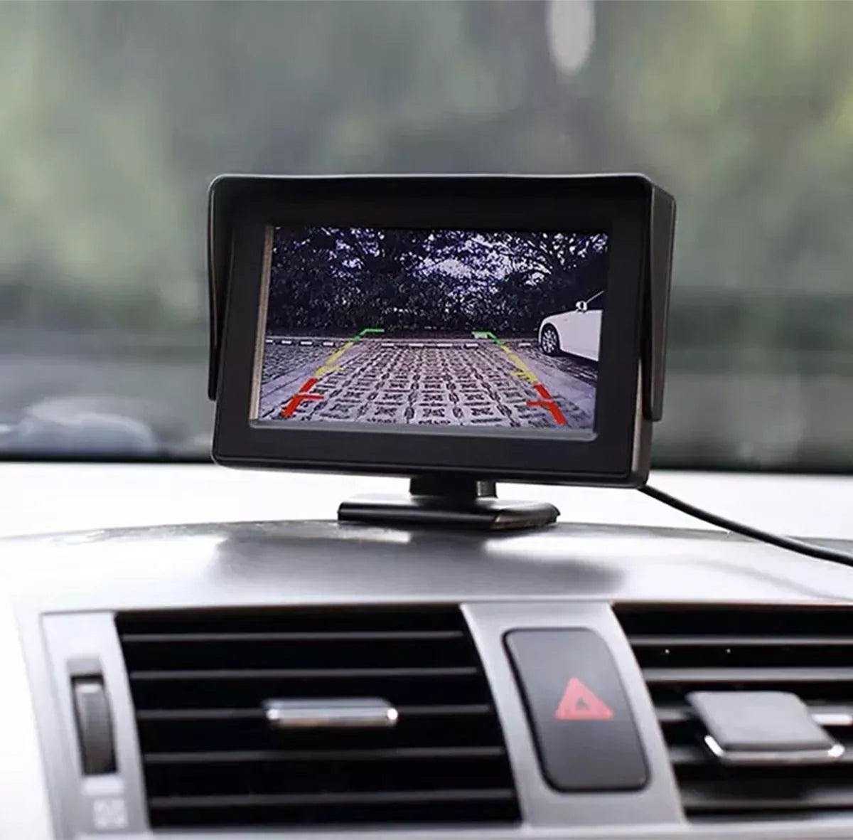 Automobilio galinės kameros monitorius
