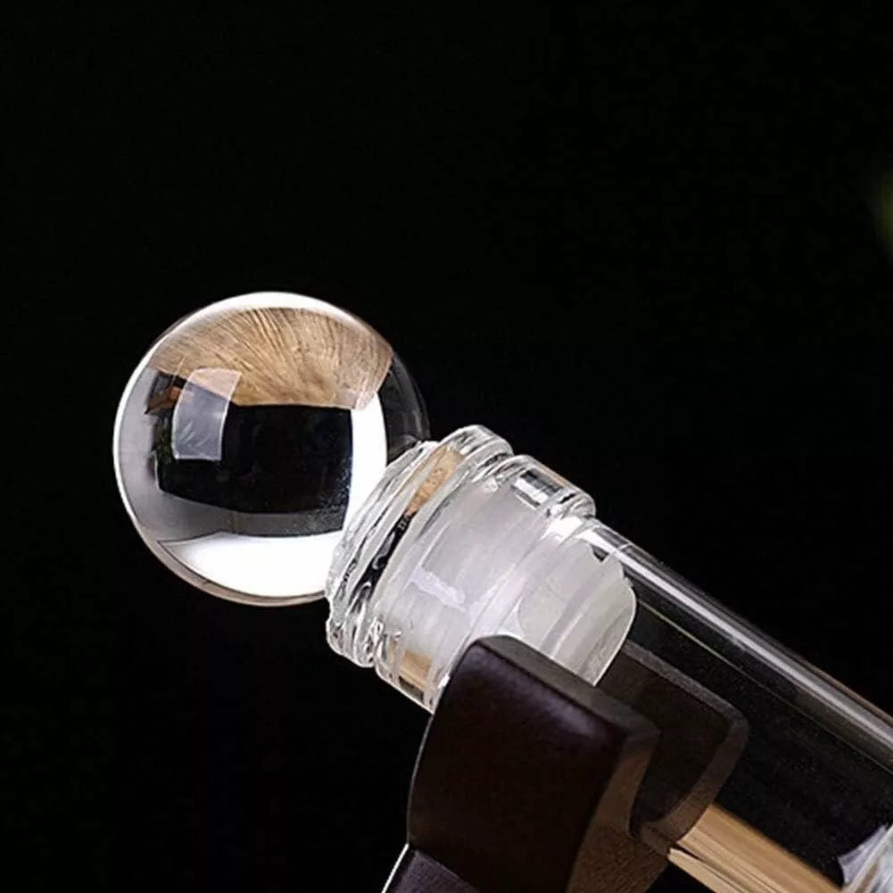 Grafinas su dviem stiklinėmis