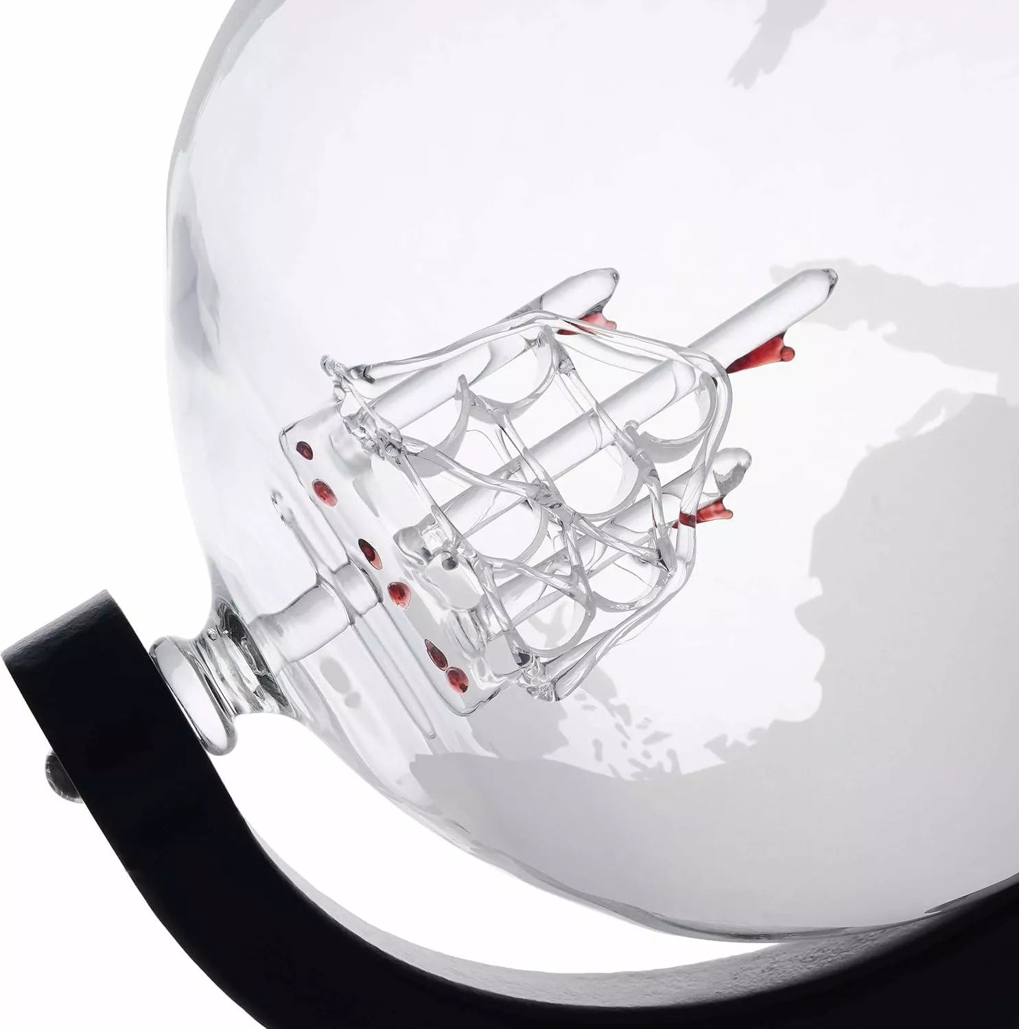 Grafinas su dviem stiklinėmis