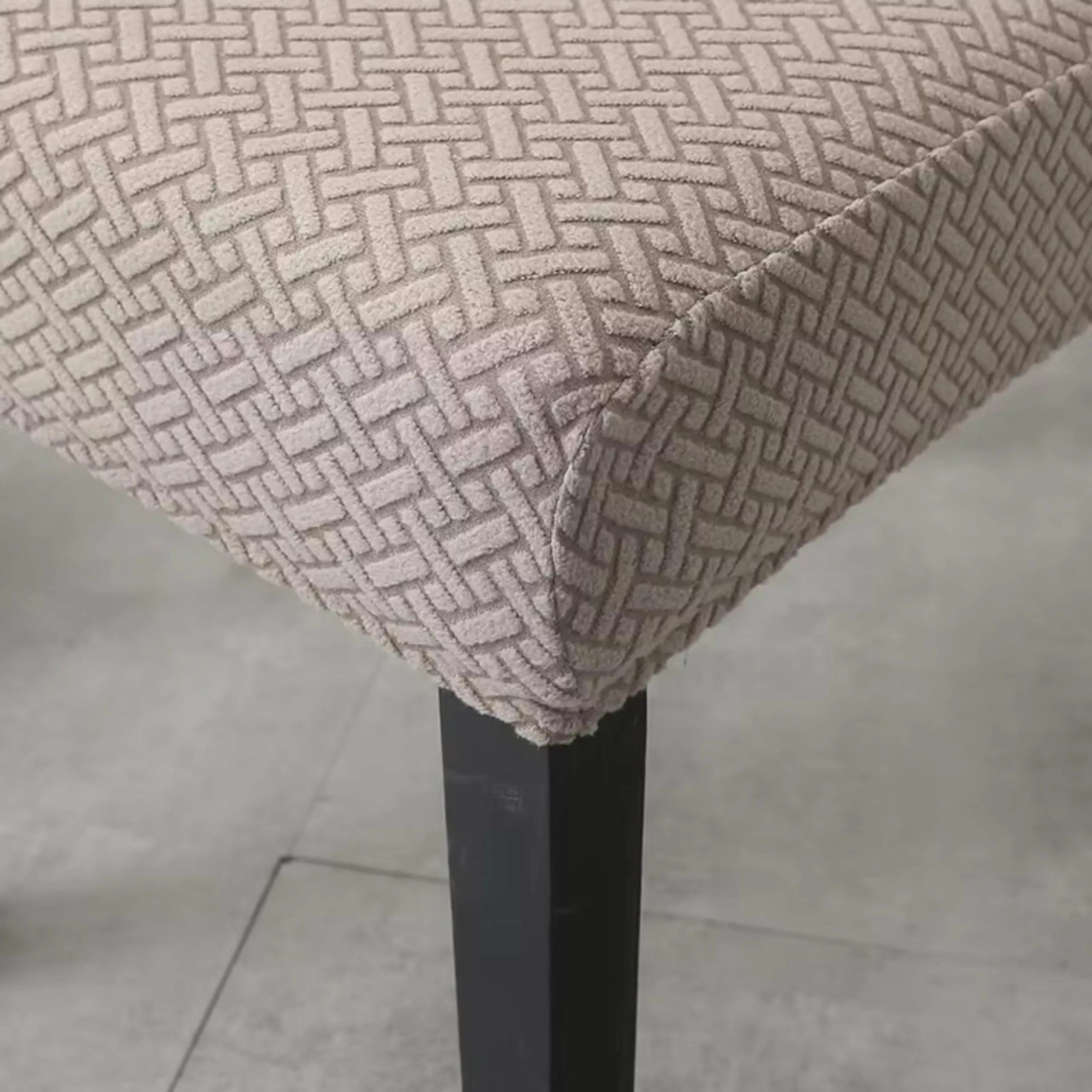 Universalus kėdės užvalkalas